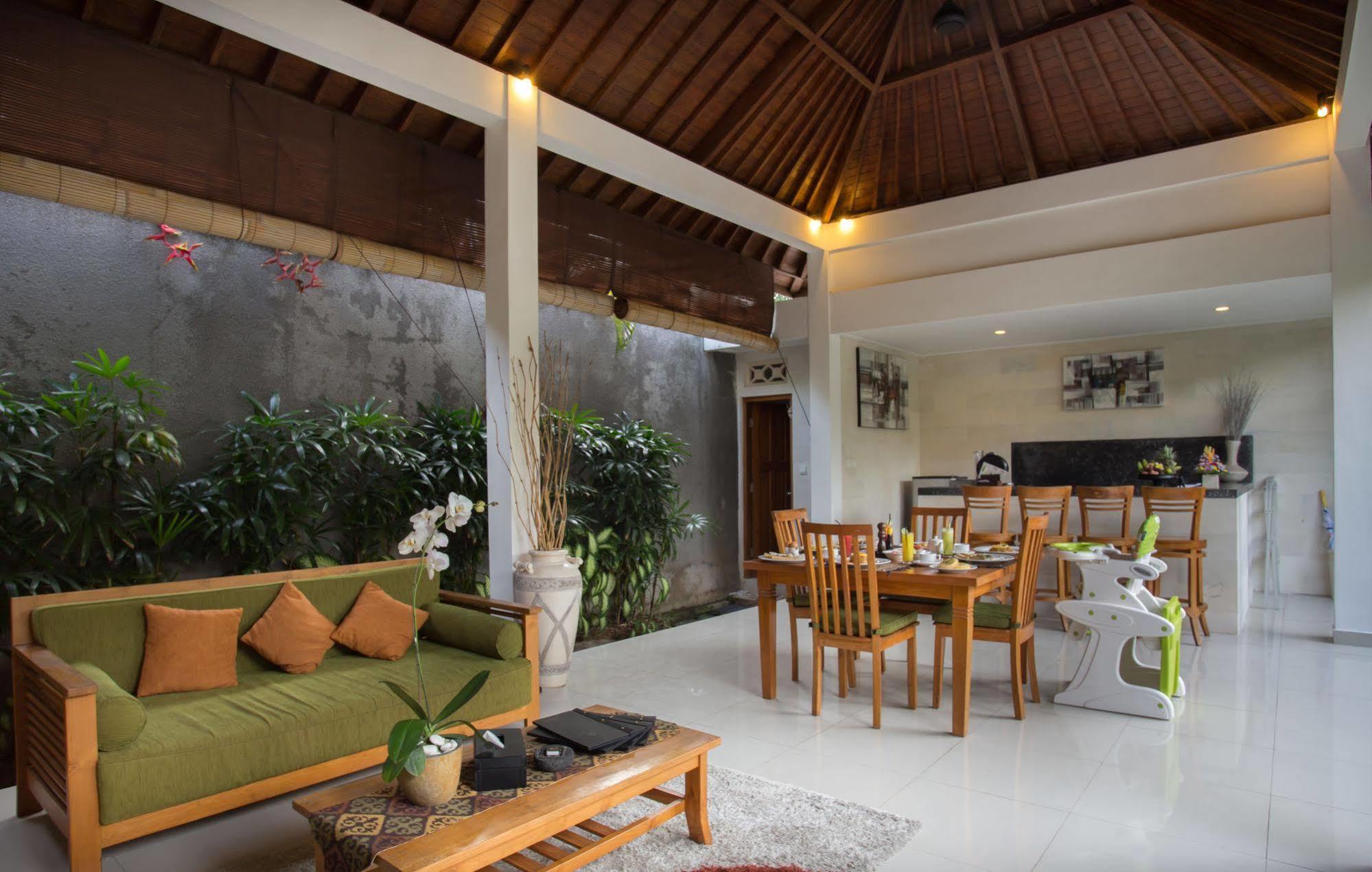 Sandi Agung Villa - CHSE Certified Seminyak  Bagian luar foto